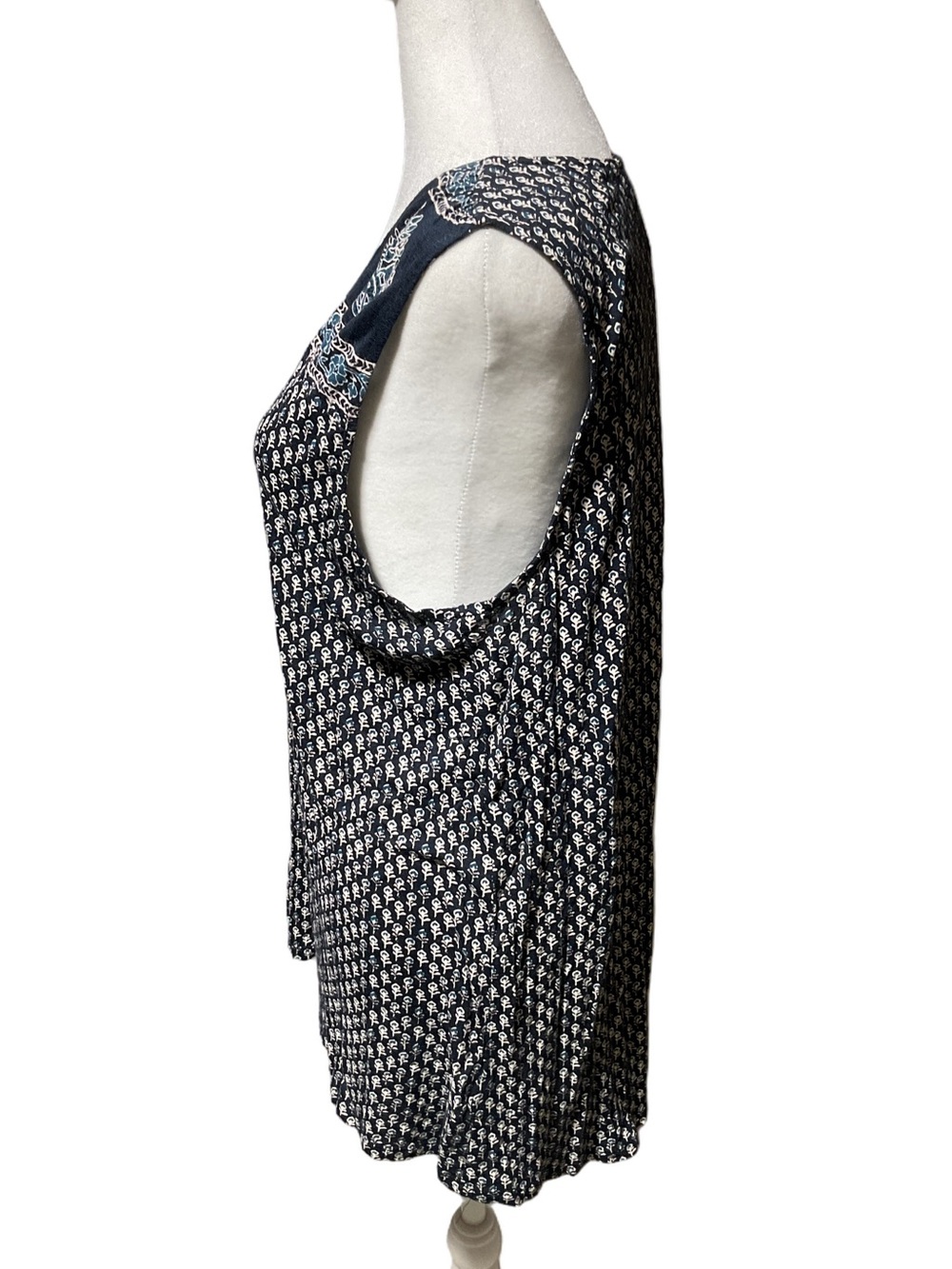 Lucky Brand Tank Top - Picture 6 of 9